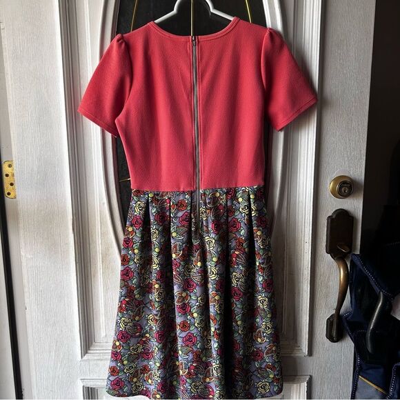 LuLaRoe Amelia Dress Medium Coral Floral Fit Flare Short Sleeve Zipper Back - Picture 5 of 6
